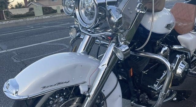 , Moto: Eh bien, c’est arrivé… le mois dernier, j’ai été renversé par un camion. Heureusement, je suis parti mais mon cadre a fini par être plié, donc le vélo a été totalisé. J’ai donc ramassé ce roi de la route 2014 hier et je suis super content. Maintenant, il est temps pour les mises à niveau $$$