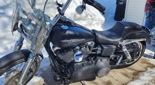 , Moto: Eh bien, je ne pensais pas que je rejoindrais un jour la foule Harley, mais je suis là lol