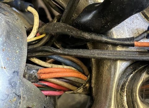 , Moto: FXR – Schéma de câblage FXRT 1988-1990 – Quelqu’un a-t-il une version couleur de ce schéma ?