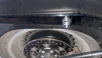 , Moto: Impossible de retirer les douilles de montage