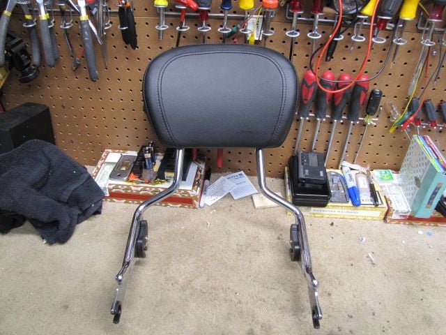 , Moto: Sissy Bar, dossier et support amovibles HD &ndash; &Eacute;tat neuf pour les tourn&eacute;es actuelles