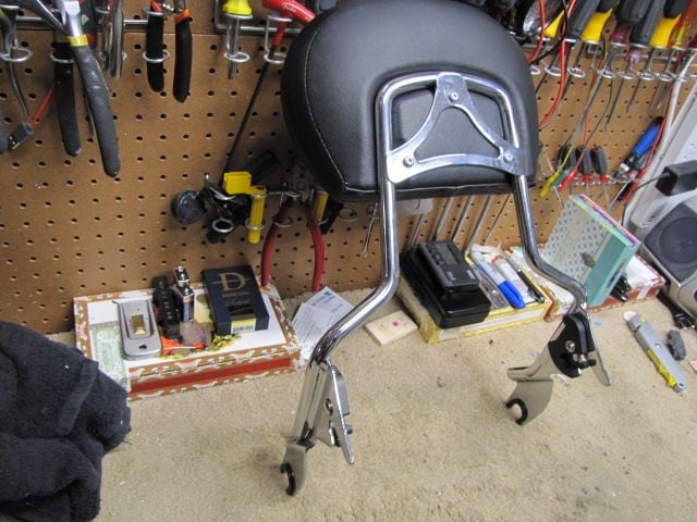 , Moto: Sissy Bar, dossier et support amovibles HD &ndash; &Eacute;tat neuf pour les tourn&eacute;es actuelles