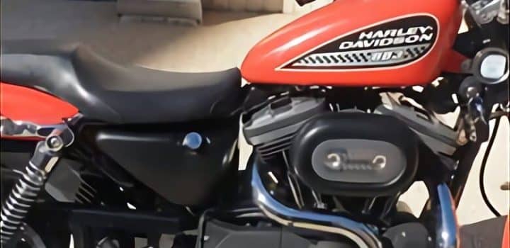 , Moto: Panhead de 1949 avec un flotteur coincé dans le carburateur S&S.