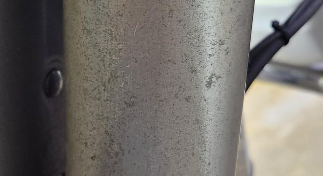 , Moto: Un moyen de nettoyer ces fourchettes ?