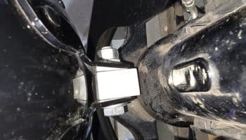 , Moto: Boulon des phares.