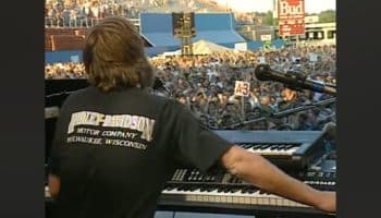 , Moto: Quelqu’un a une avance sur cette chemise?