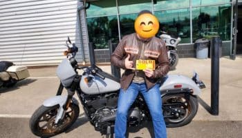 , Moto: Je pense que la drogue aurait été un passe-temps moins cher! J’ai acheté ma 2e Harley aujourd’hui.