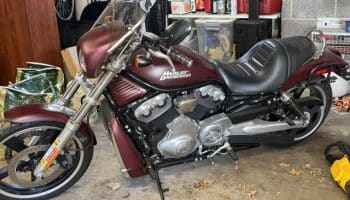 , Moto: Retourner la tige de nuit sur la route