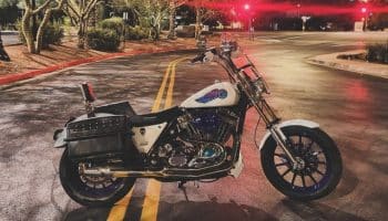 , Moto: Promenées tard dans la nuit