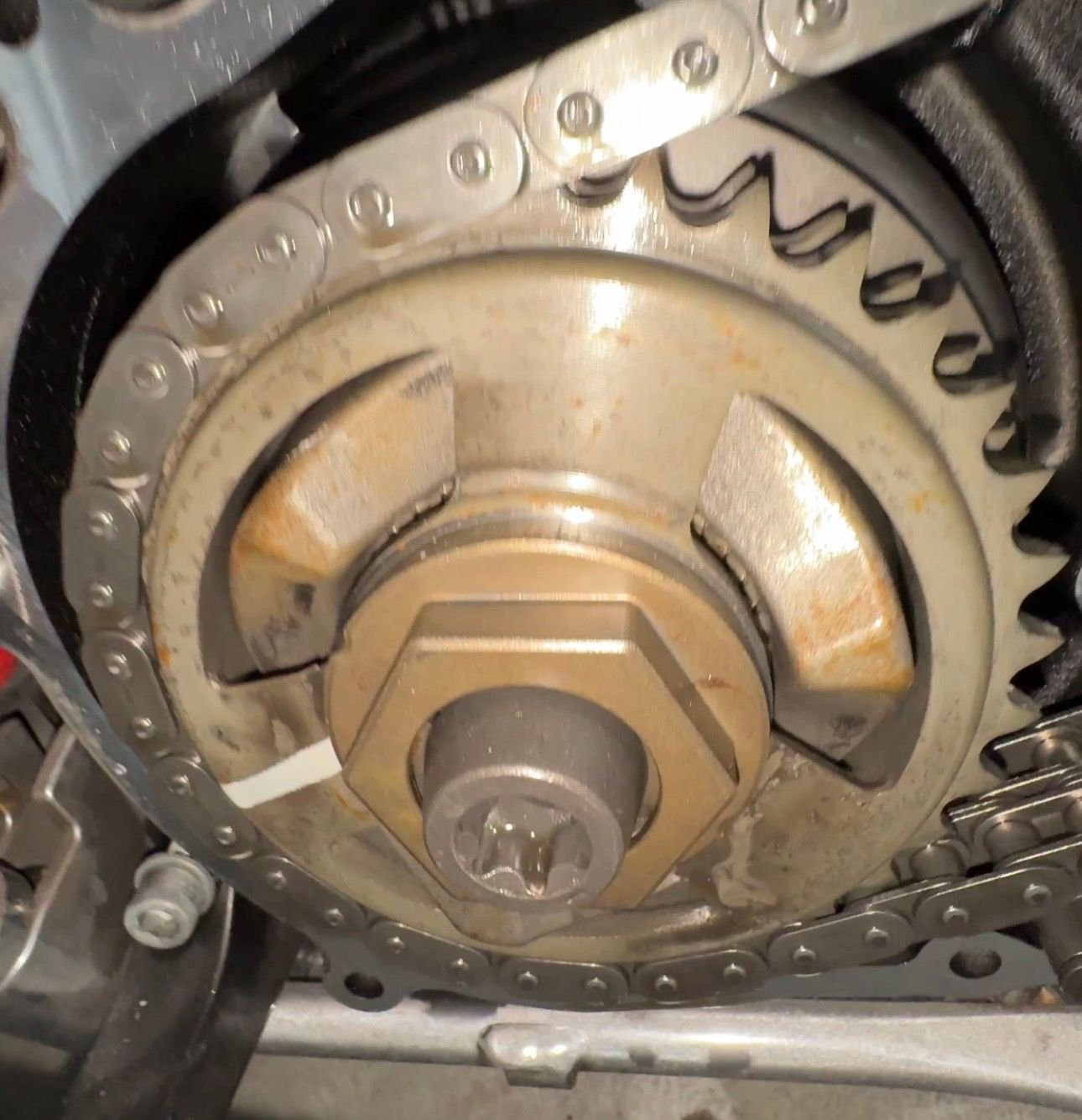 , Moto: Rouille au primaire