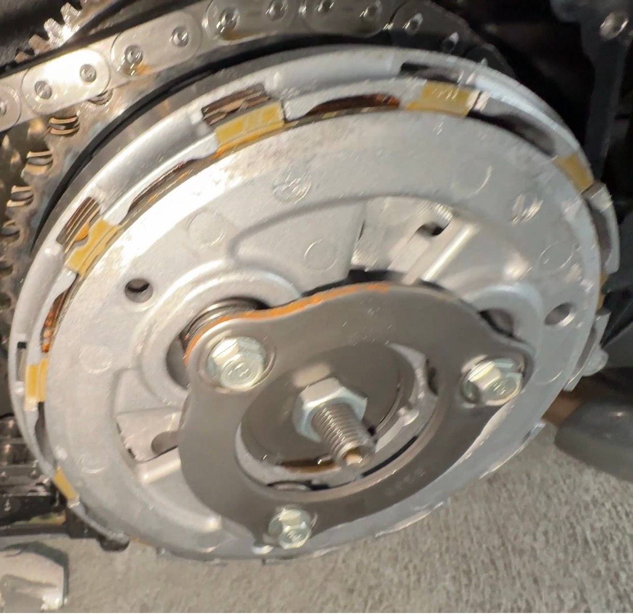 , Moto: Rouille au primaire