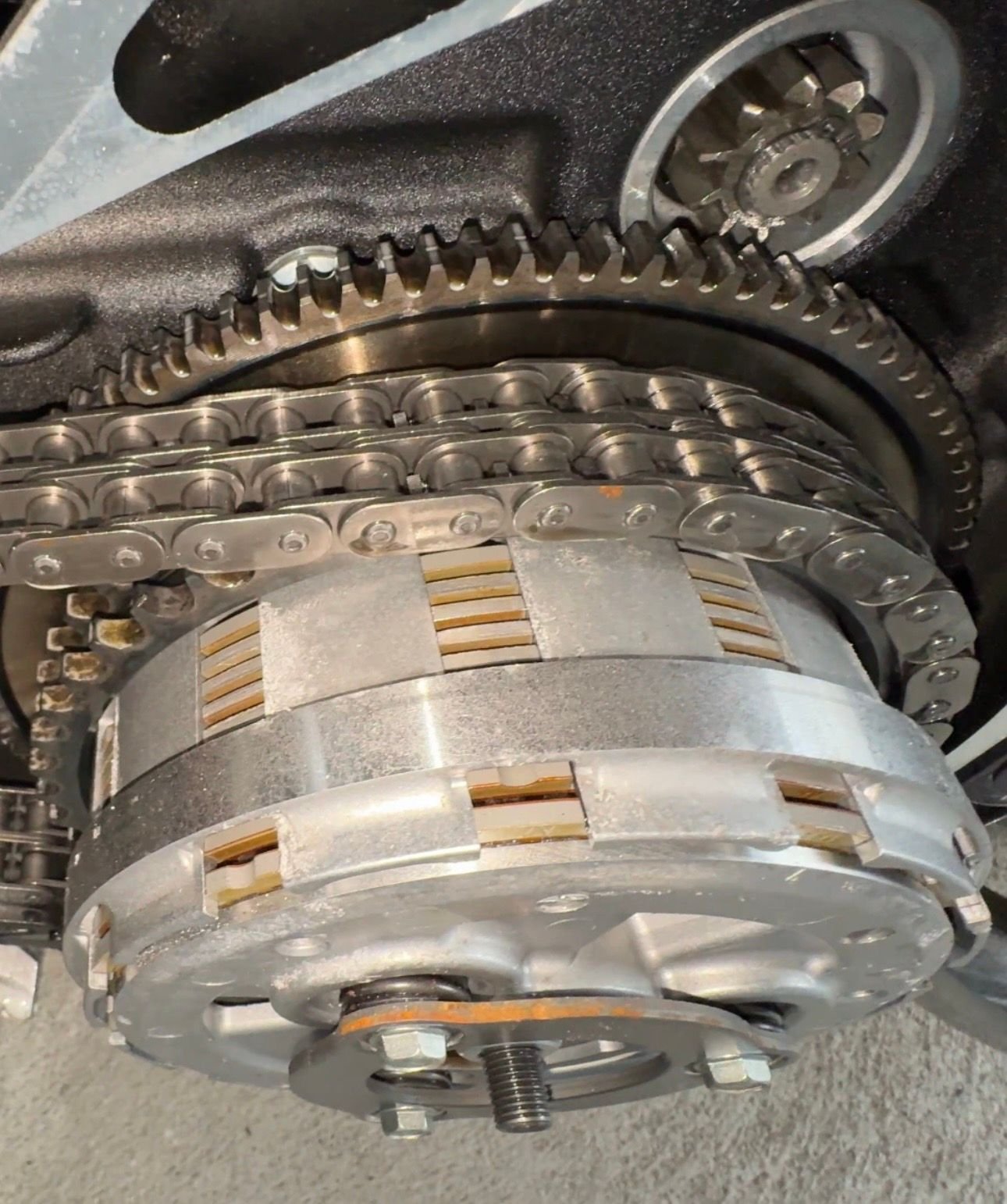 , Moto: Rouille au primaire