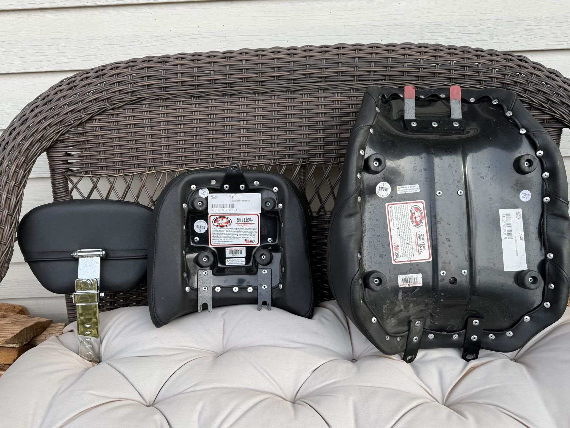 , Moto: Si&egrave;ges solo/passager Mustang Deluxe Super Touring pour Harley FLHX / FLTRX 2023-2025