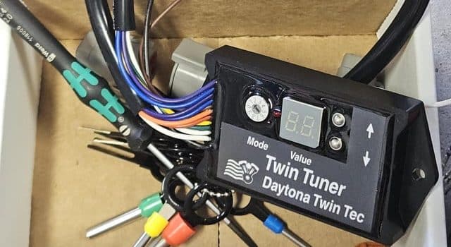 , Moto: Problèmes avec le Daytona Twin Tuner