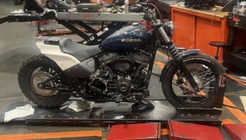 , Moto: Look très polarisant que j’ai créé ici…