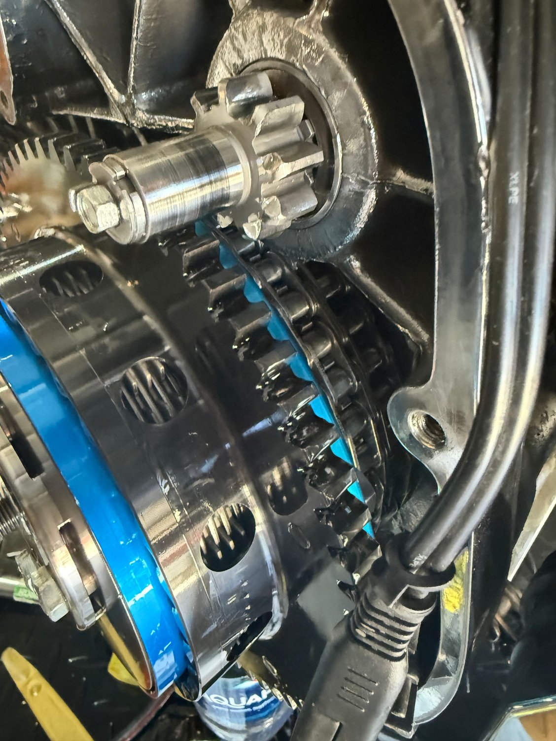 Pignon et panier d'embrayage